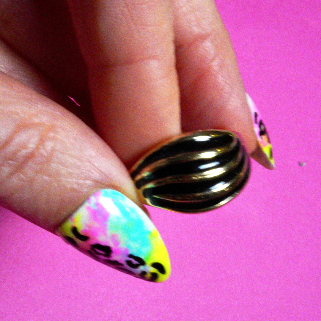 Vintage black and gold Ring
