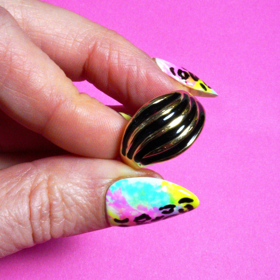 Vintage black and gold Ring