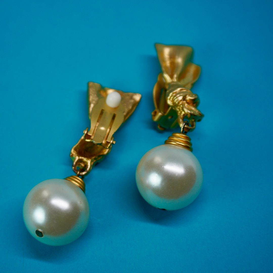 Vintage clip-on earrings pearl