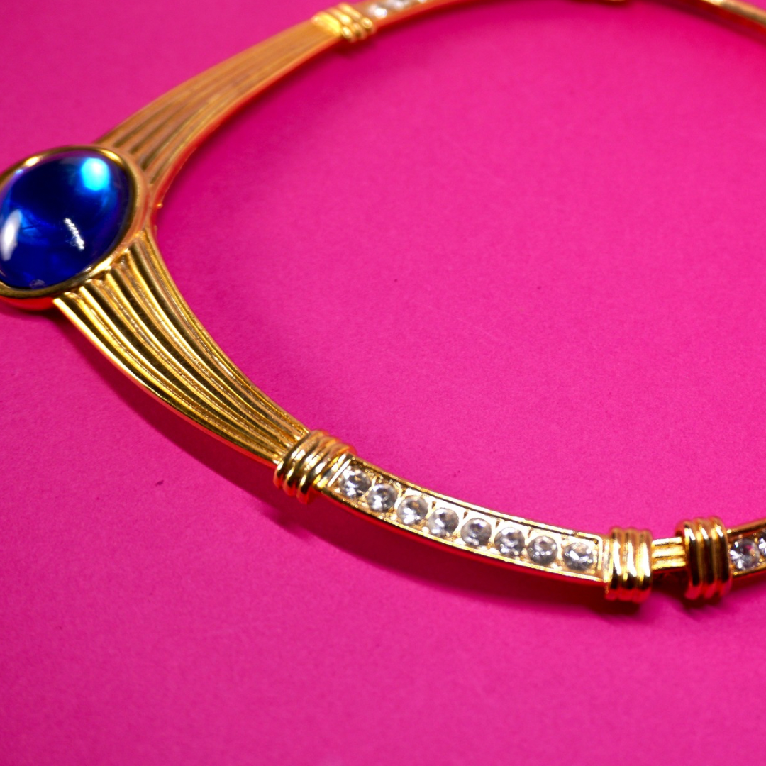 Vintage statement collar