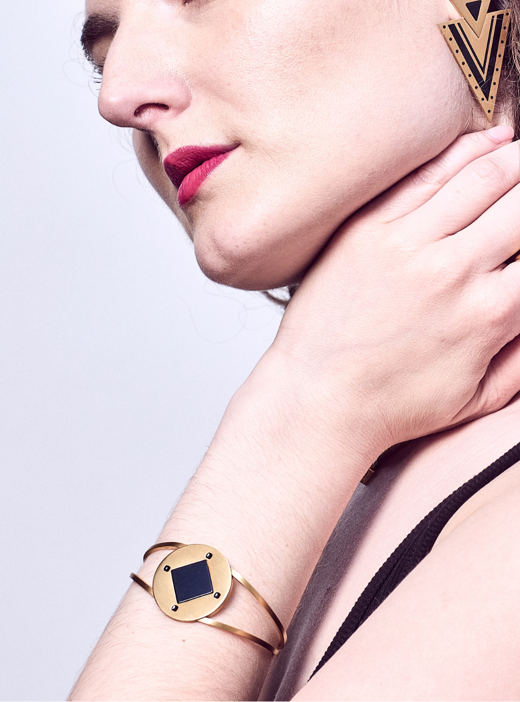 Hero Black Onyx Gold Bracelet