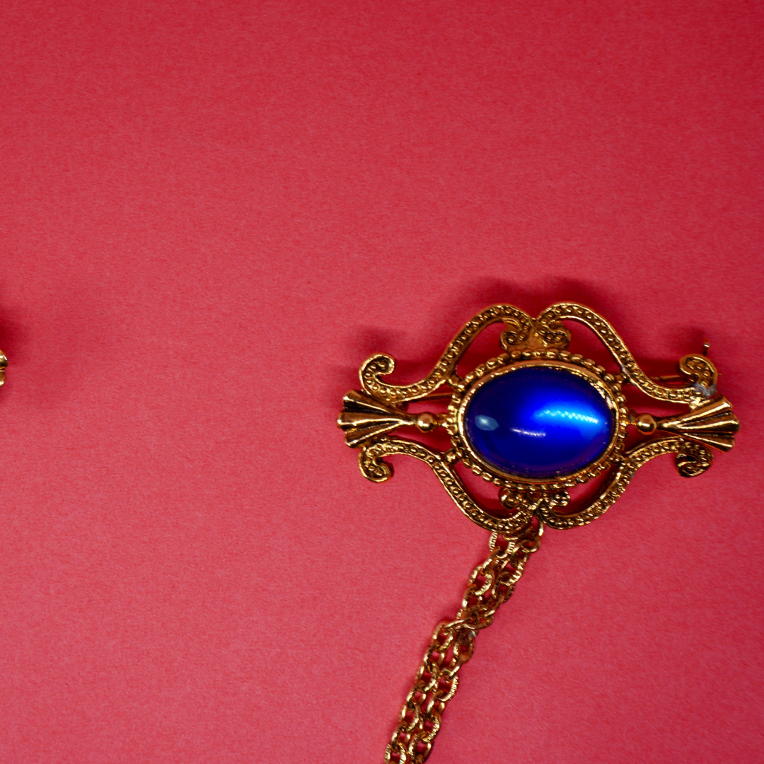 Vintage double brooch with chain