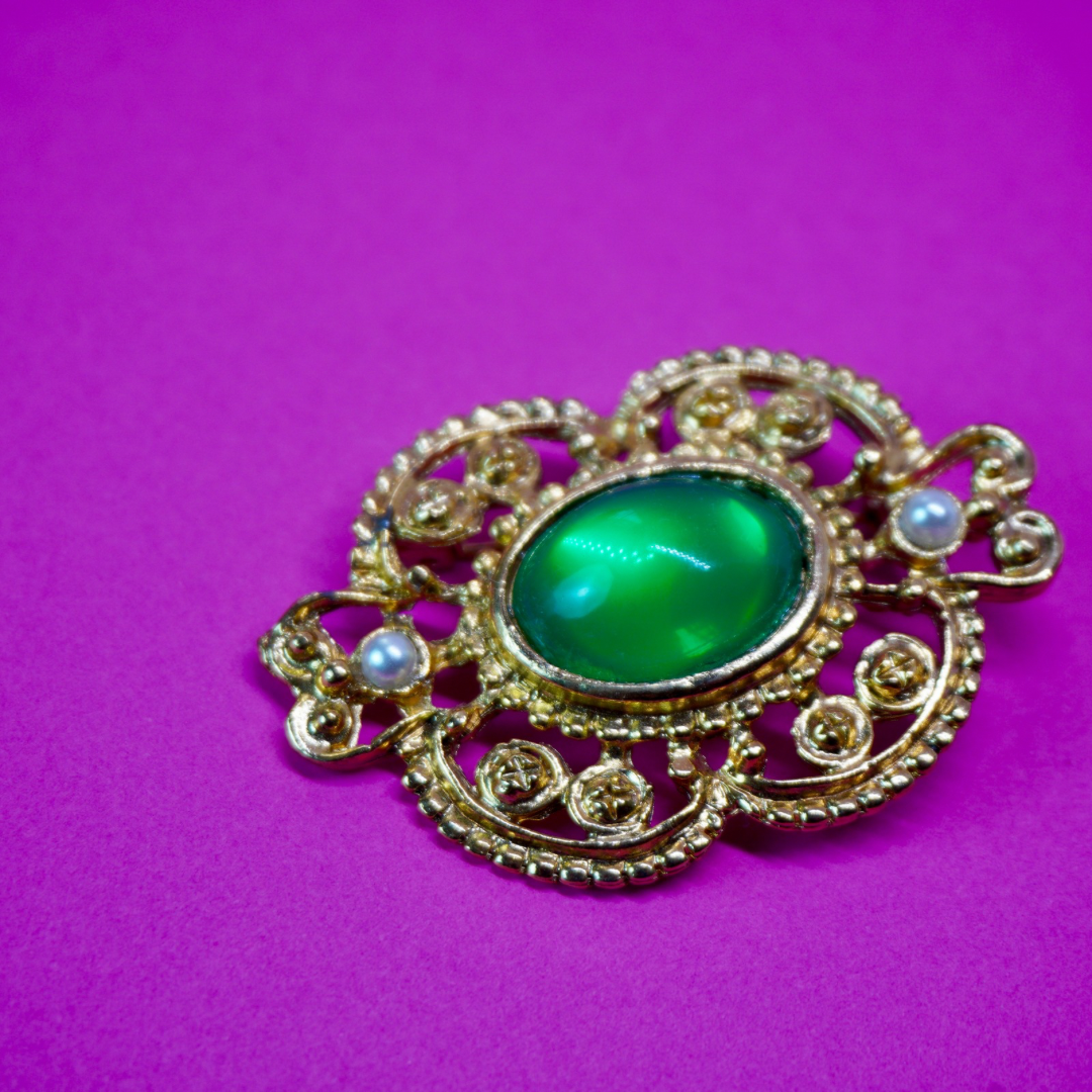 Vintage brooch (green)