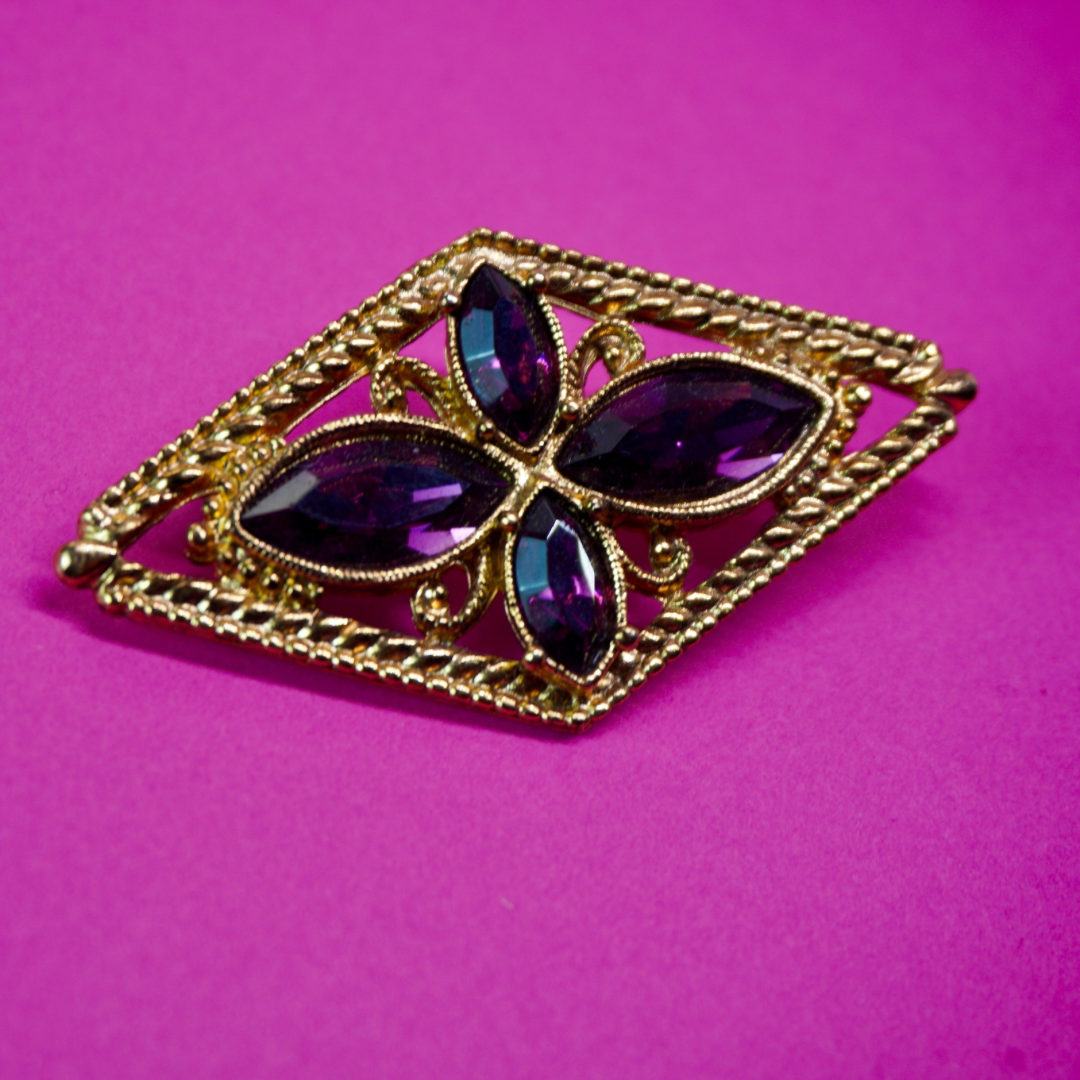 Vintage brooch (purple)
