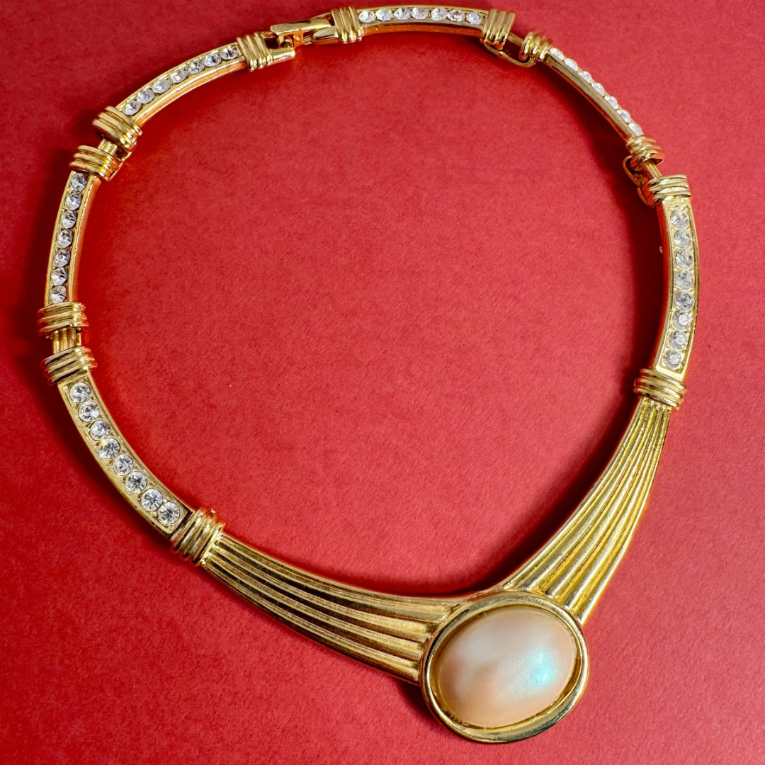 Vintage statement collar