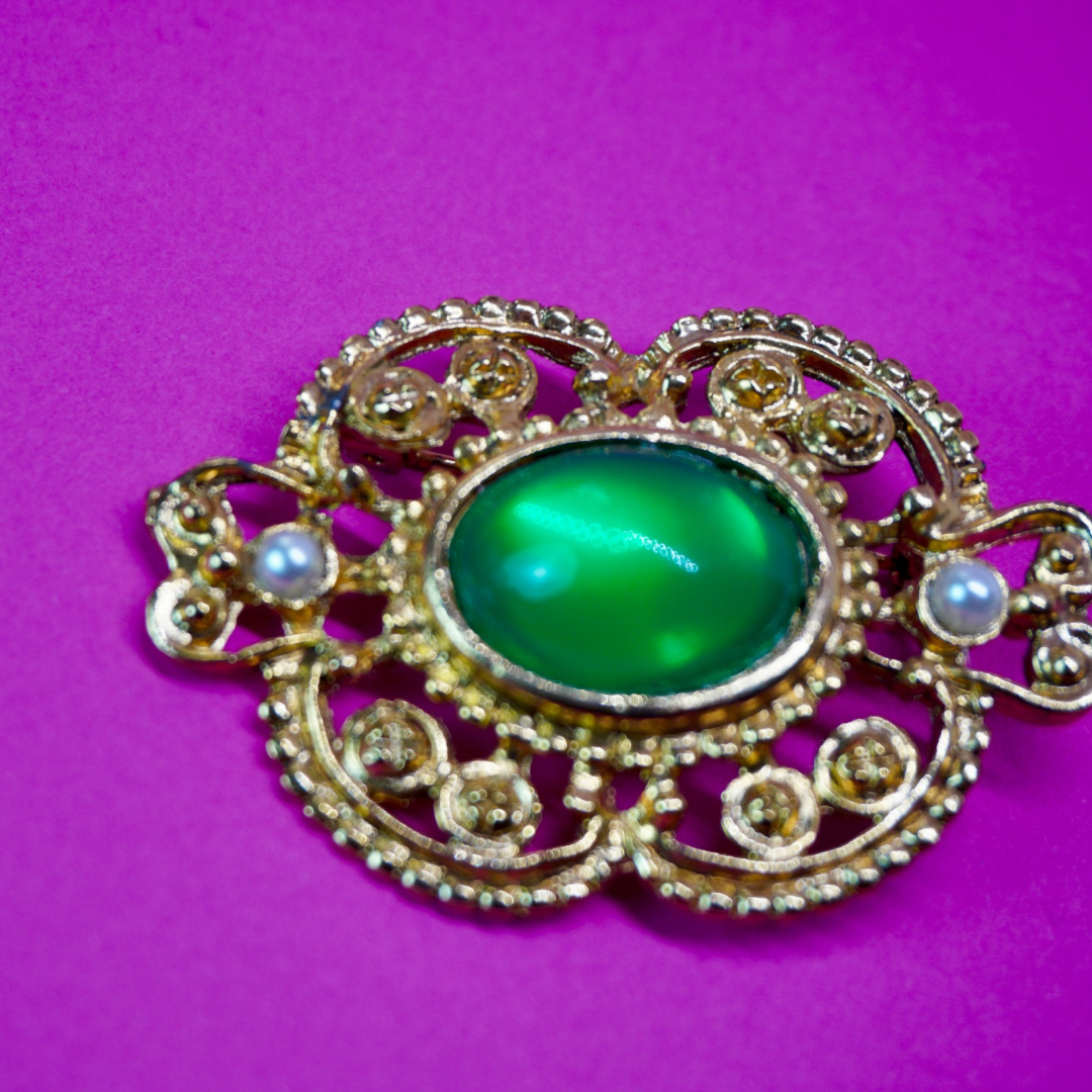 Vintage brooch (green)