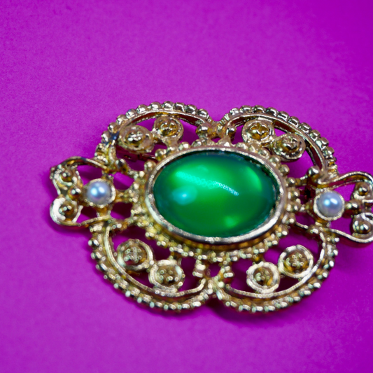 Vintage brooch (green)