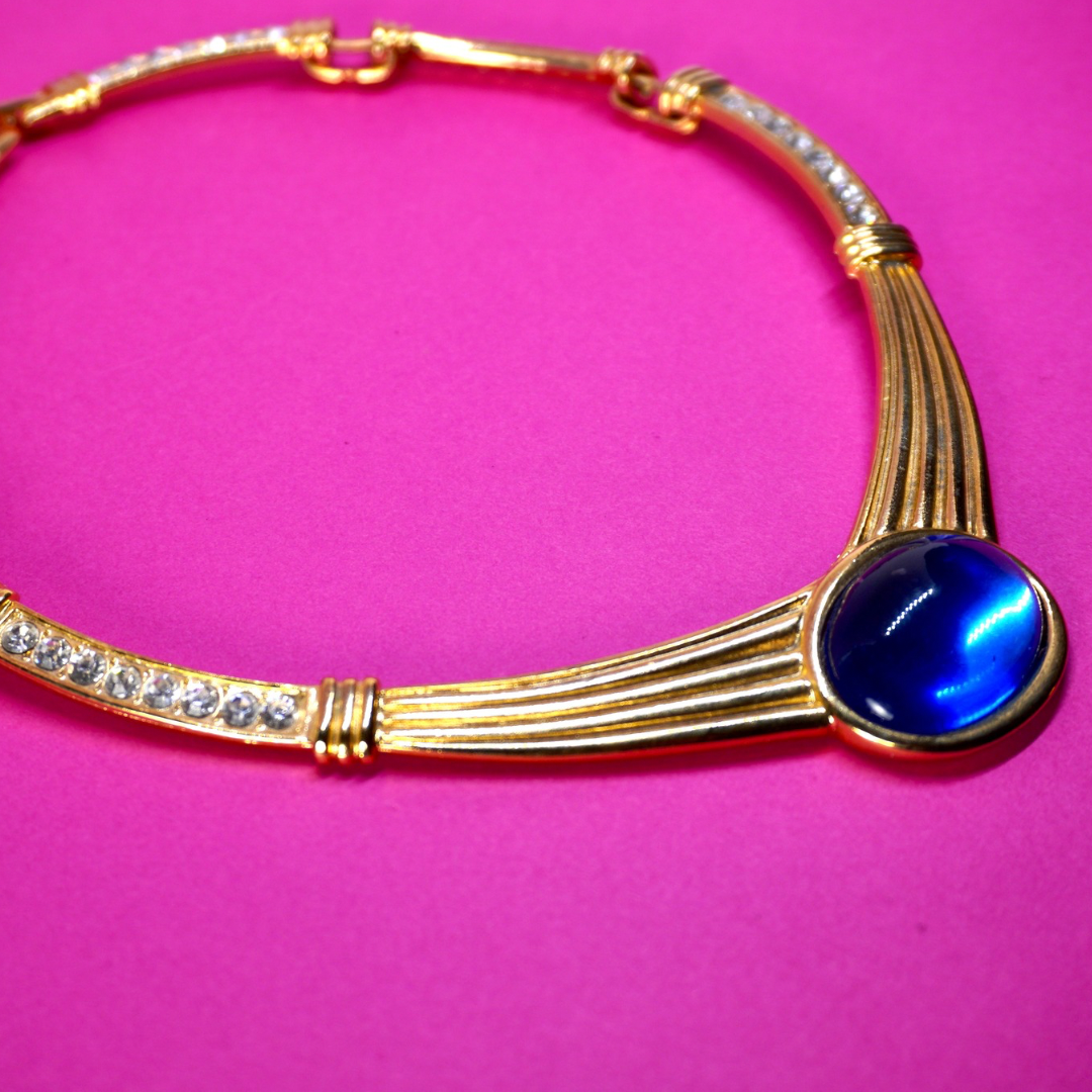 Vintage statement collar