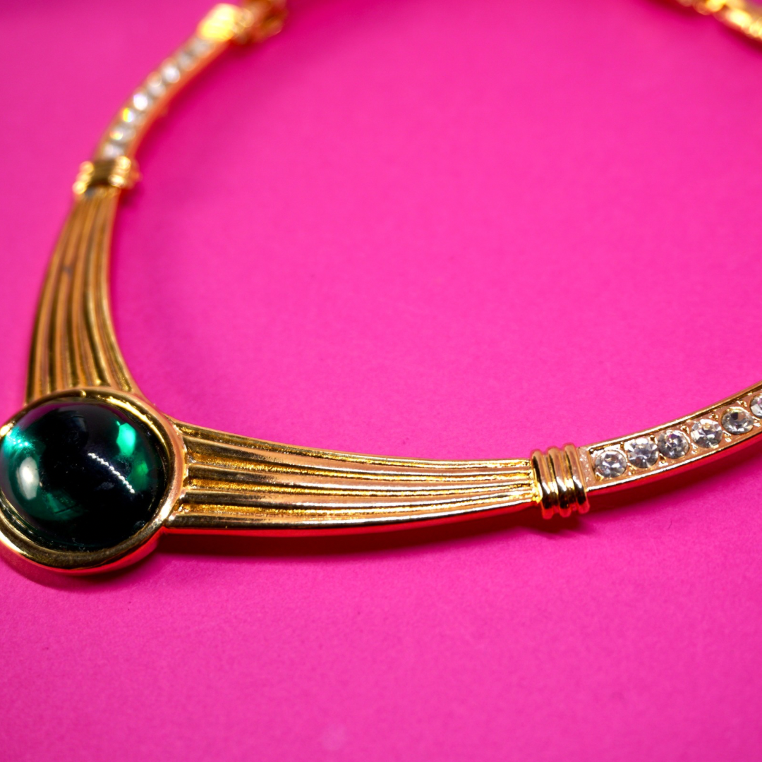 Vintage statement collar