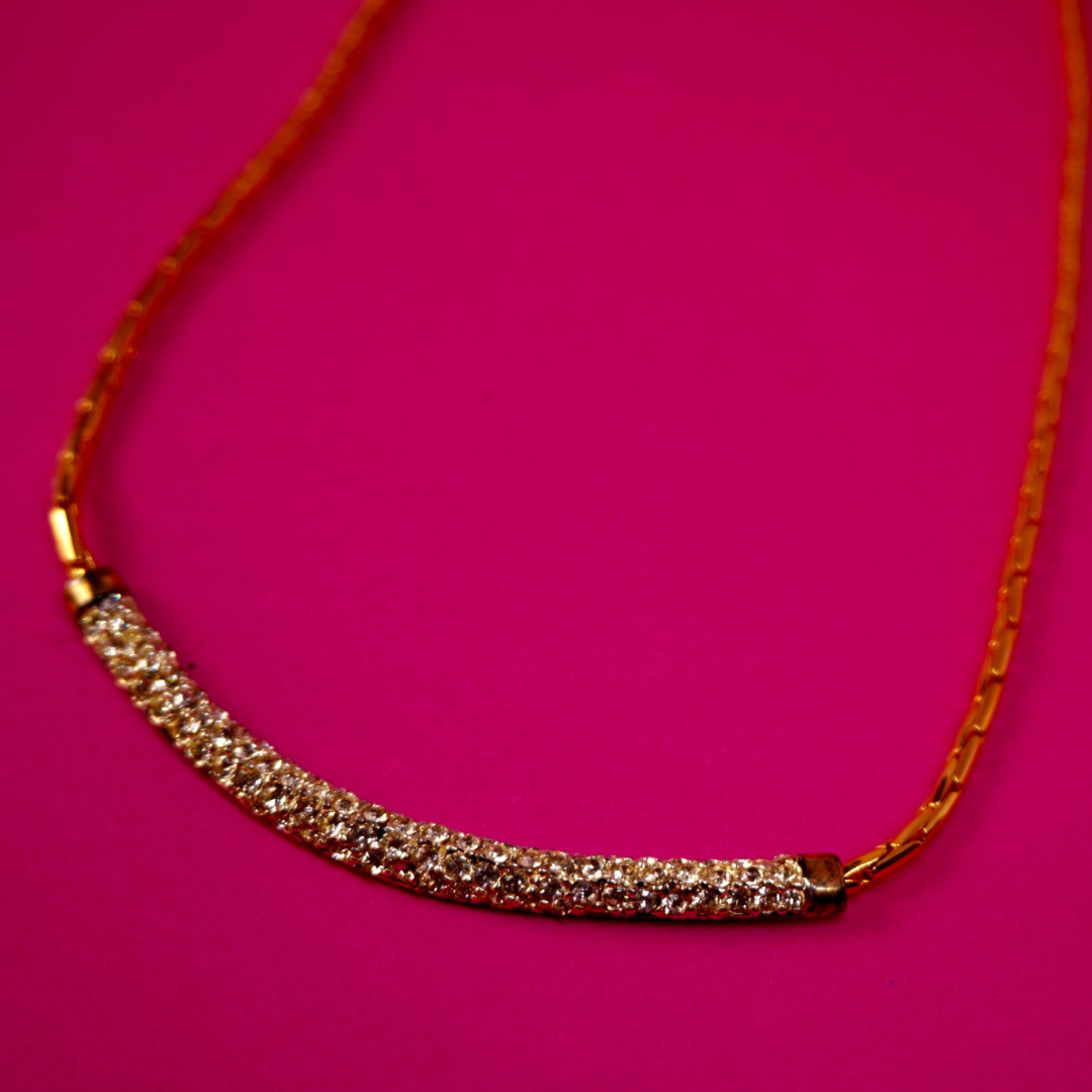 Vintage necklace sparkle