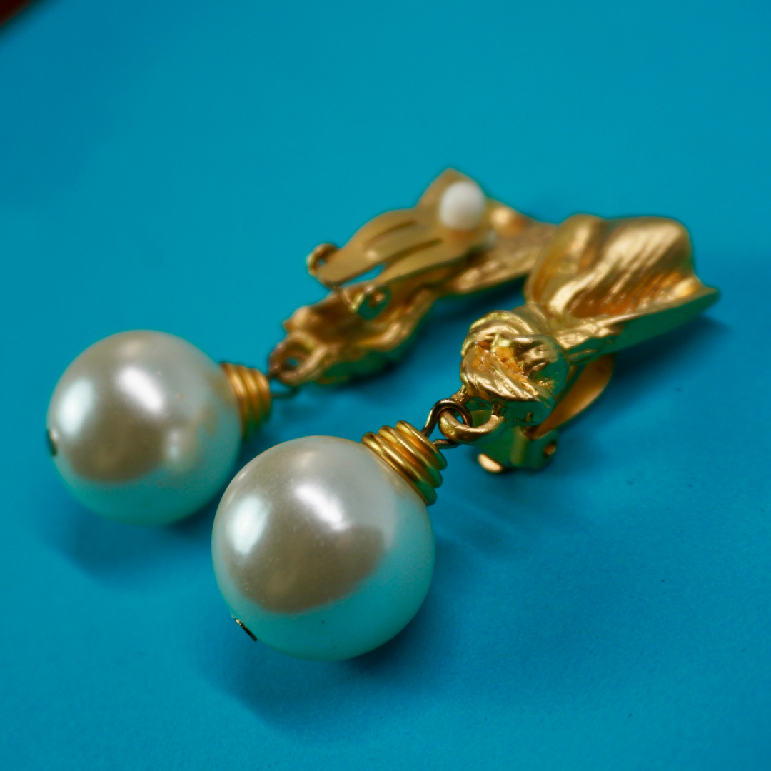 Vintage clip-on earrings pearl