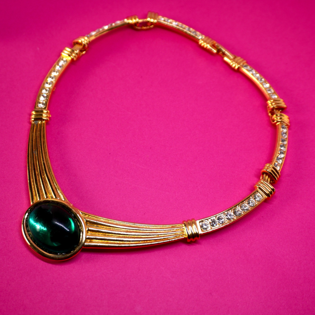 Vintage statement collar