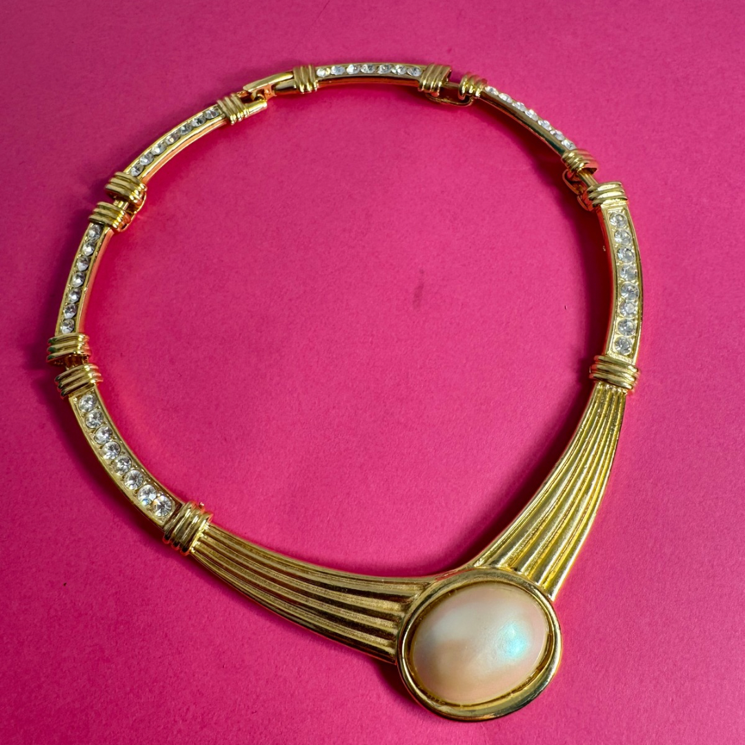 Vintage statement collar