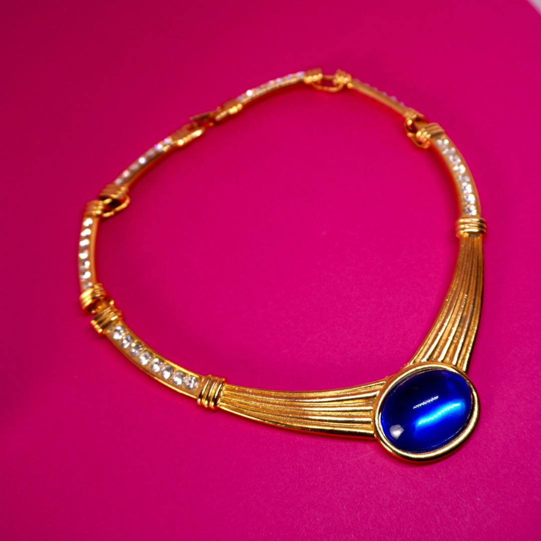 Vintage statement collar